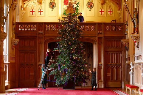 brad de Crăciun în sala Sf. Gheorghe, în castelul Windsor