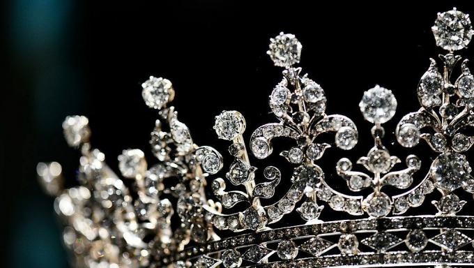 previzualizare pentru Cele mai luxoase bijuterii ale familiei regale