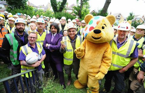 DIY SOS: Million Pound Build pentru BBC Children in Need - Laurence Llewelyn-Bowen, Pudsey Pudsey cu echipa DI SOS, inclusiv Nick Knowles