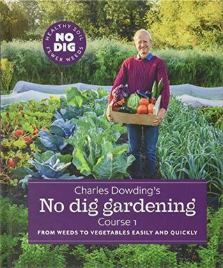 Grădinăritul fără săpături al lui Charles Dowding: de la buruieni la legume ușor și rapid: Cursul 1