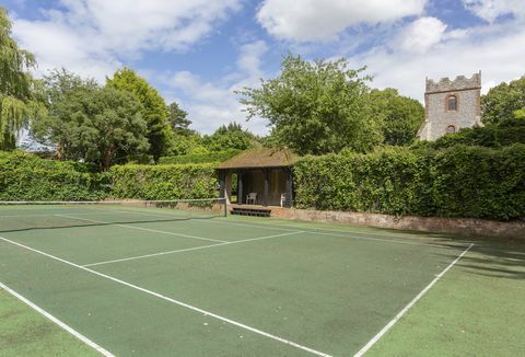 Fosta casă la țară a lui Michael Caine este de vânzare în Oxfordshire