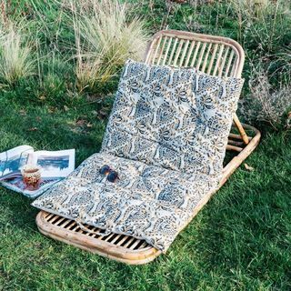 Covoraș pentru scaun cu imprimeu floral crem și muștar 60 x 100 cm