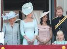 Meghan Markle se alătură prințului Harry, Kate Middleton, Familia Regală pentru prima trupă a aspectului balconului color