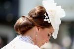 Kate Middleton poartă rochie albă de dantelă Alexander McQueen la Royal Ascot