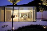 Vila de sticlă de lux cu grădină în stil japonez din Elveția este de vânzare