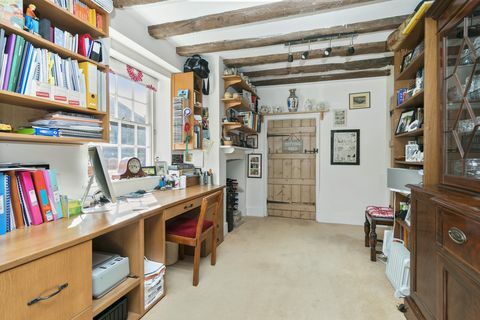 Picketts Farmhouse - Picketts Lane - Salfords - Redhill - RH1 5RG - studiu - Savills