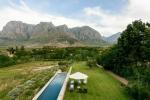 Acest Airbnb din Africa de Sud se află la o fermă de flori care funcționează