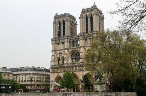 După foc în Catedrala Notre Dame din Paris