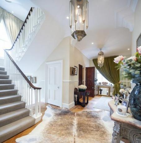 casa familiei londoneze de 1195 milioane de lire sterline a lui Lesley Clarke, co-fondator al Nicky Clarke din întreaga lume, este de vânzare