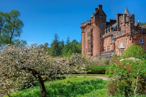 Castelul Glenborrodale, Scoția de vânzare cu două insule