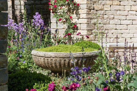 The Claims Guys: O grădină foarte engleză, proiectată de Janine Crimmins - Grădină artizanală - Chelsea Flower Show 2018