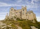 Trăiește-ți visele de basm și plătește-te ca să trăiești în acest castel spectaculos din Cornish