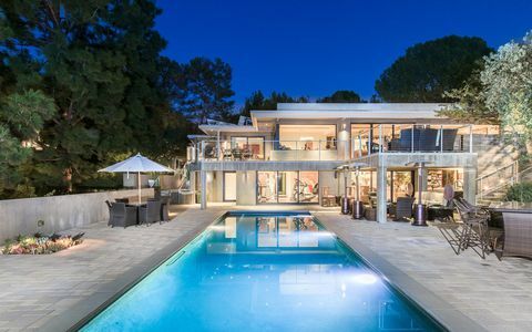 Jane Fonda Carla Ridge Beverley Hills proprietate piscină noaptea