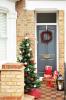 3 moduri de a vă decora ușa din față în acest Crăciun
