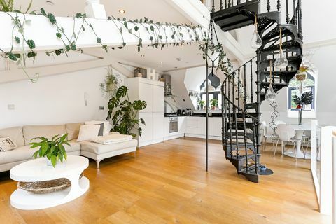 apartament modern de vânzare într-o capelă convertită din Londra