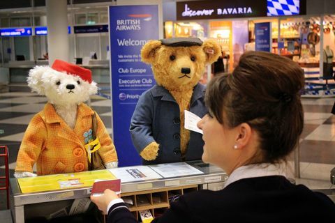 Steiff - Domnul și doamna Bair la sosirile Heathrow