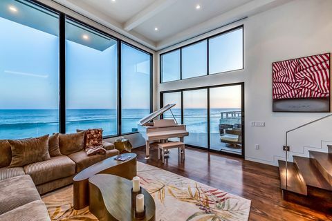 Fosta casă de plajă a lui Barry Manilow din Malibu, Los Angeles, California este de vânzare