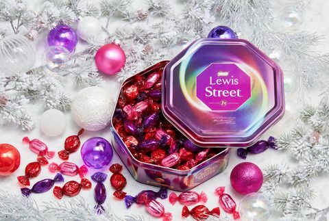 Pop-ul John Quality „Quality Street” alege și amestecă ”se întoarce cu dulceagul exclusivist al calității Street denumit„ Crispy Truffle Bite ”