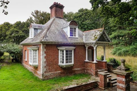 Stedcombe House, fermecătoare casă William și Mary de vânzare în Axmouth, Devon