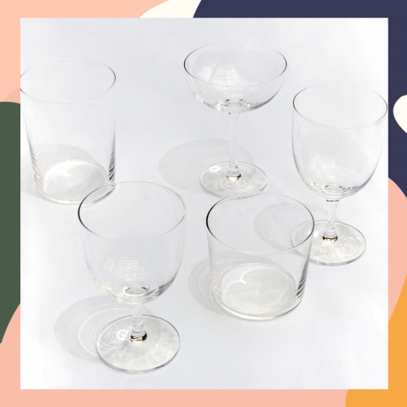noua colecție glassette de pahare de zi cu zi, inclusiv pahare de vin, coupe-uri de șampanie și pahare, concepute în comun de Laura Jackson