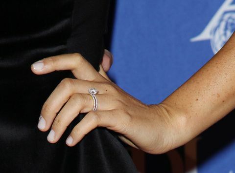 Meghan Markle primul inel de logodnă
