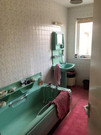 Lucrări de instalații victoriene - Concurența cu cel mai rău baie din Marea Britanie