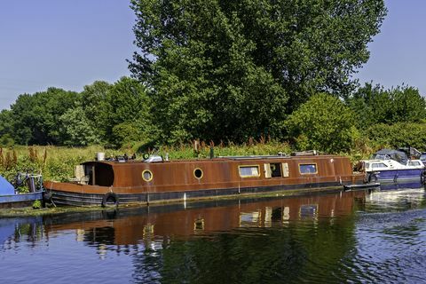 prima barcă gospodărească din lume, fabricată din oțel durabil rezistent la corten, de vânzare în Londra