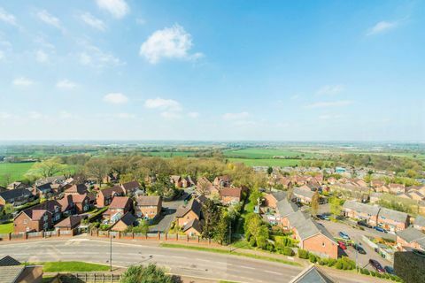 Flat 6, Shenley Tower - Savills - vedere