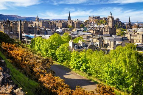 Vedere asupra istoricului Edinburgh din Calton Hill, Scoția, Marea Britanie