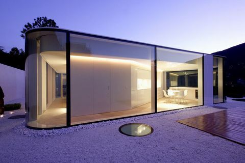 Vila de sticlă din Elveția proiectată de celebrul arhitect milanez Jacopo Mascheroni