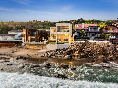 Fosta casă de plajă a lui Barry Manilow din Malibu, Los Angeles, California este de vânzare