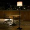 Costco vinde o lampă de terasă în aer liber 3-în-1, rezistentă la intemperii