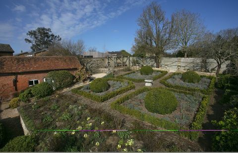 Casă de țară clasată în gradul II, cu marcaje rare de vrăjitoare gravate în interior, de vânzare în oxfordshire